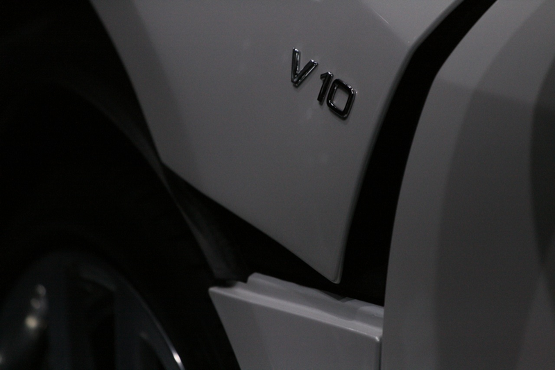 Illustration for article titled Audi R8 5.2 FSI Spyder: Live Photos